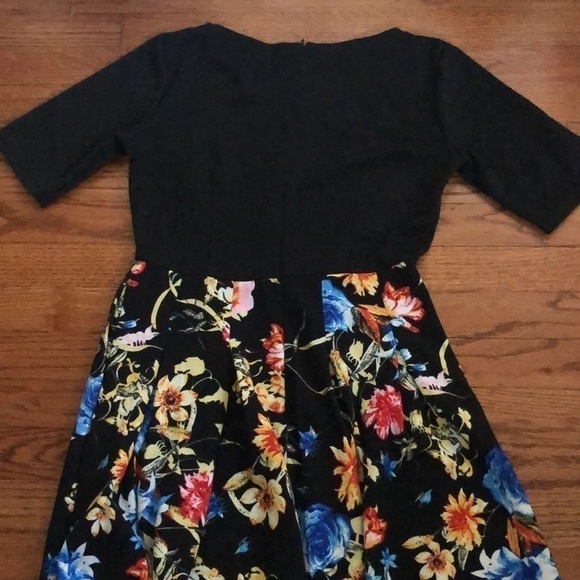 Women’s Floral Dress - Picture 15 of 17